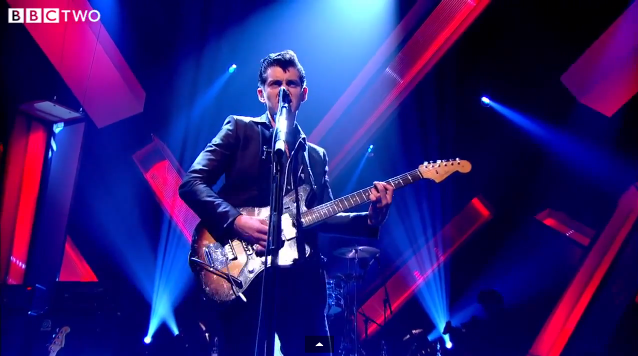 Arctic Monkeys: Veja performance no programa de Jools Holland