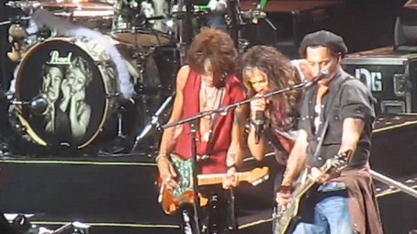 Johnny Depp toca com o Aerosmith em Boston