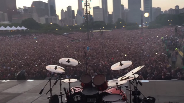 Metallica: veja performance no Lollapalooza de cima do palco