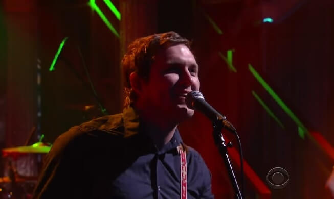 Brian Fallon no programa de televisão de Stephen Colbert