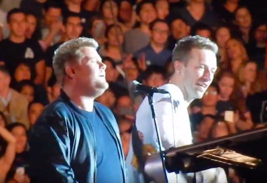 Coldplay e James Corden tocam Tom Petty