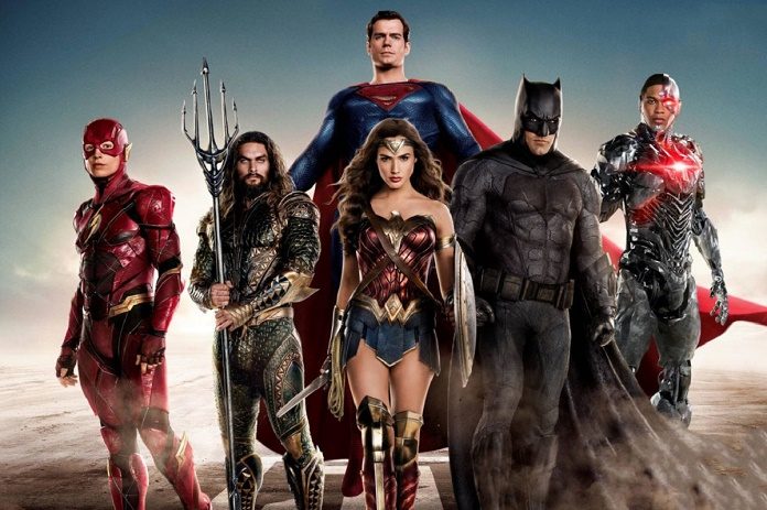 Henry Cavill presenteia colegas de elenco e produção de Liga da Justiça 