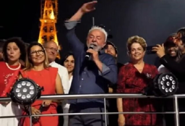 Lula afirma em discurso de vitória que o Brasil vai "recuperar sua cultura"