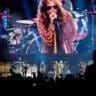 Aerosmith ao vivo com Steven Tyler no telão