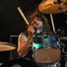 Dave Grohl gravou bateria no novo disco do Foo Fighters