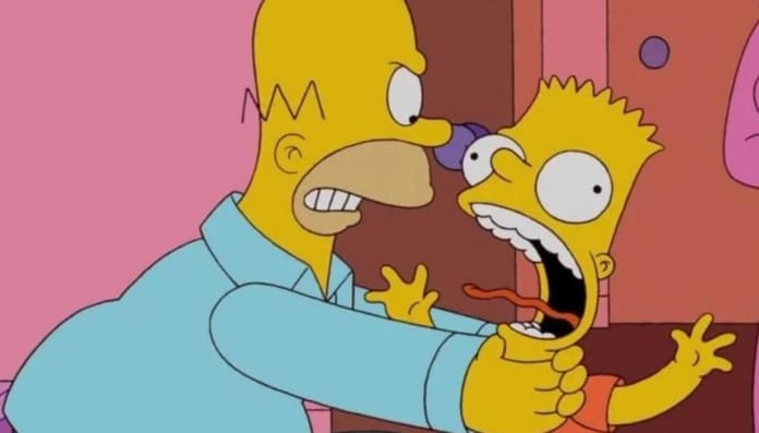 Homer enforcando Bart em "Os Simpsons"