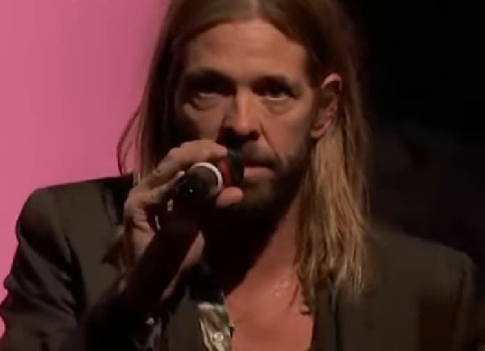 Taylor Hawkins homenageia Alanis Morissette