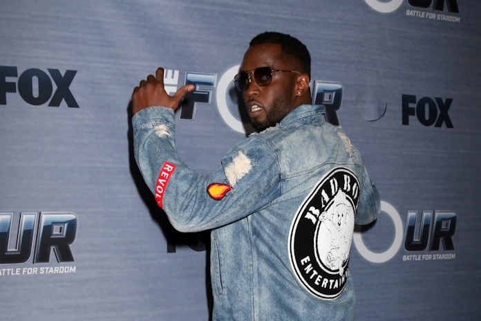 Diddy posando em premiação