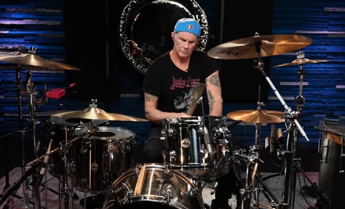 Chad Smith ensina a tocar Under the Bridge, do Red Hot Chili Peppers
