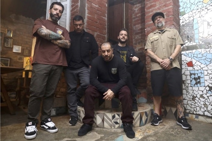 CPM 22 atende pedido dos fãs ao apostar em Punk Rock no seu novo disco; ouça "Enfrente"