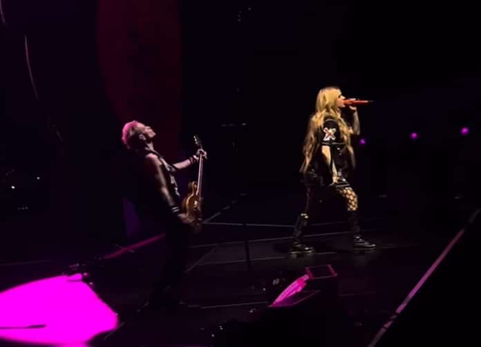 Avril Lavigne e Deryck Whibley tocam Sum 41