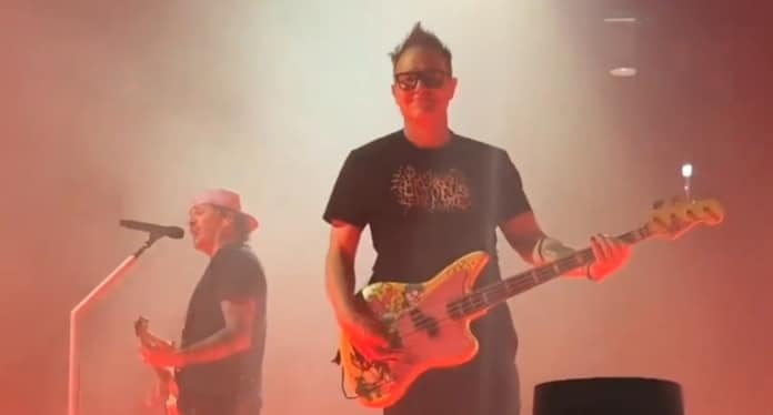 blink-182 estreia nova turnê com música inédita e raridades