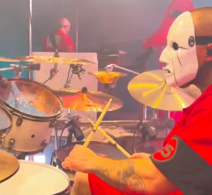 Eloy Casagrande tocando "The Heretic Anthem" com o Slipknot