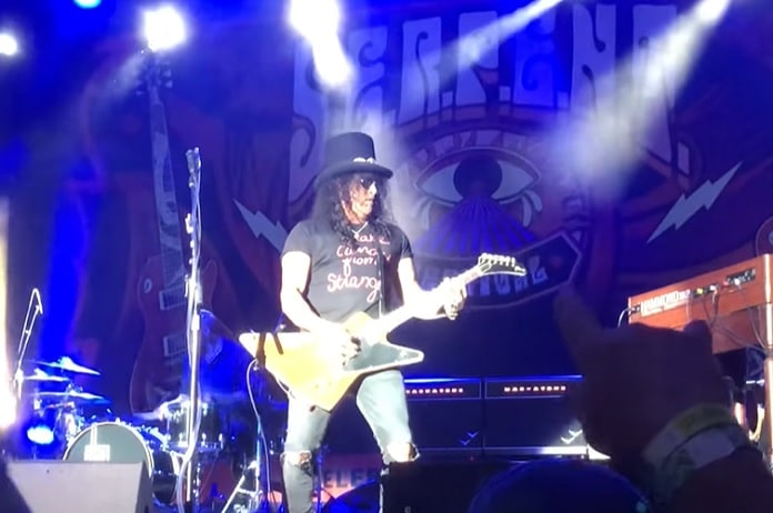 Slash reúne clássicos do Blues e faz cover de Bob Dylan na estreia de sua turnê; veja vídeos e setlist