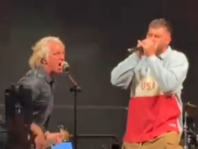 Travis Kelce canta Whitesnake e chama a atenção