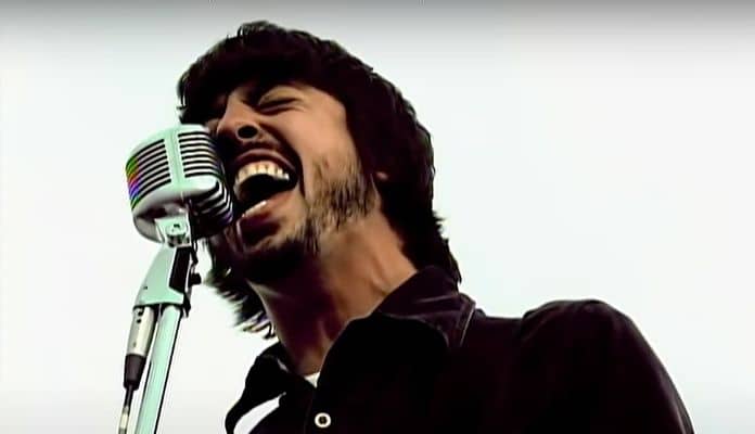 The best, the best! Ouça toda a potência dos vocais isolados de Dave Grohl em "Best of You", do Foo Fighters