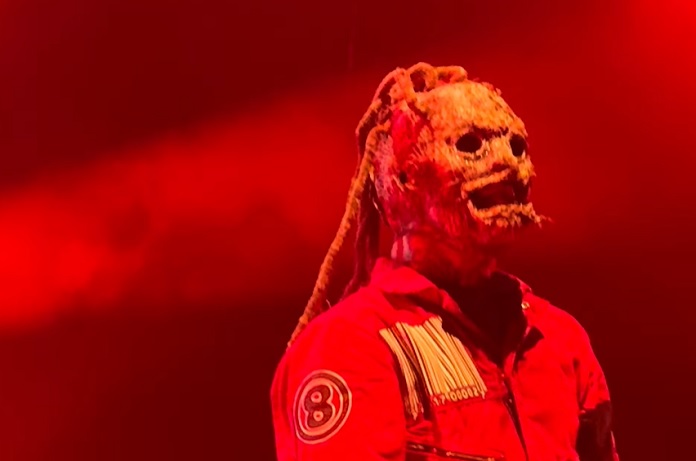 Slipknot começa turnê comemorativa dos 25 anos do seu disco de estreia; assista aos vídeos