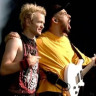 Deryck Whibley, do Sum 41, cantando com Mike Shinoda, do Linkin Park