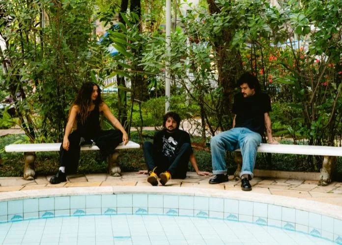 Foto de divulgação do single 'Belo Horizonte', da banda Daparte com participação de Ana Caetano (Anavitória)