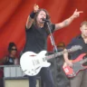 Dave Grohl e Nate Mandel com o Foo Fighters