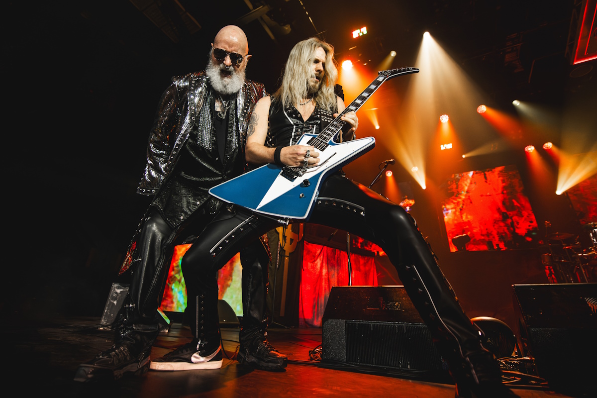 Judas Priest com Rob Halford e Richie Faulkner