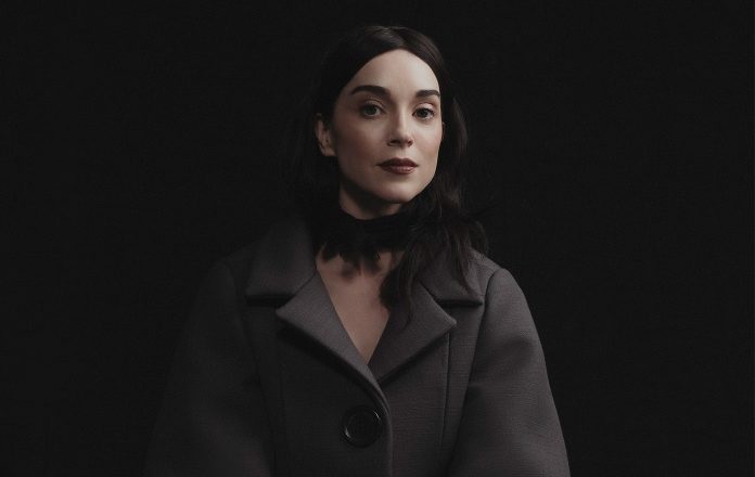 St. Vincent antecipa versão espanhol do seu disco mais recente com o single "Hombre Roto"; ouça