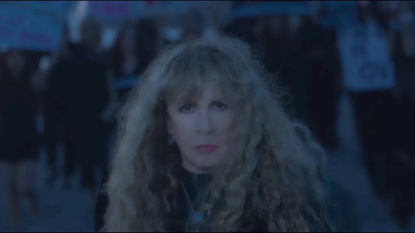 Stevie Nicks reflete sobre o direito ao aborto em seu novo single de protesto; ouça "The Lighthouse"